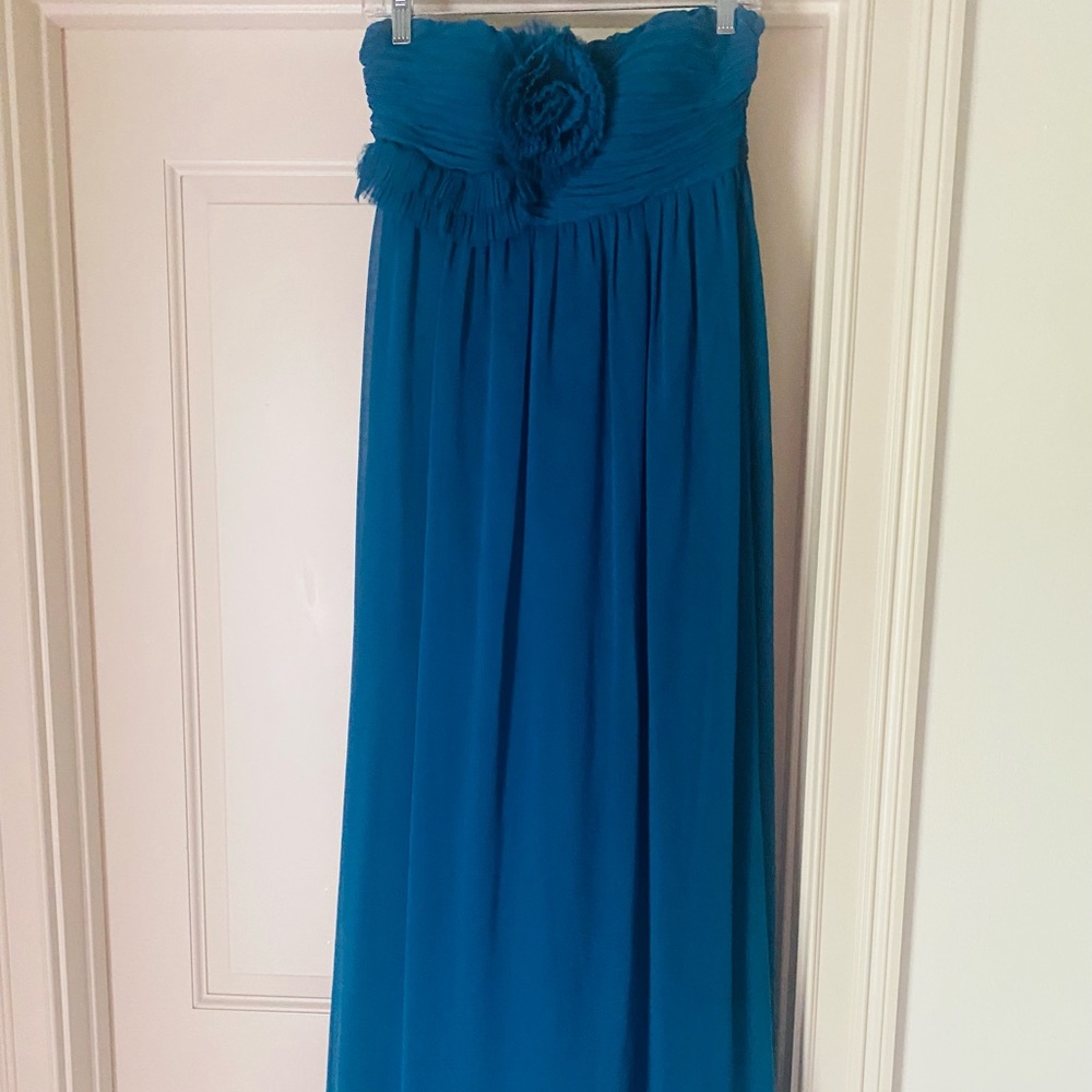 Floor length formal gown size 8 // solid blue with textured accents //